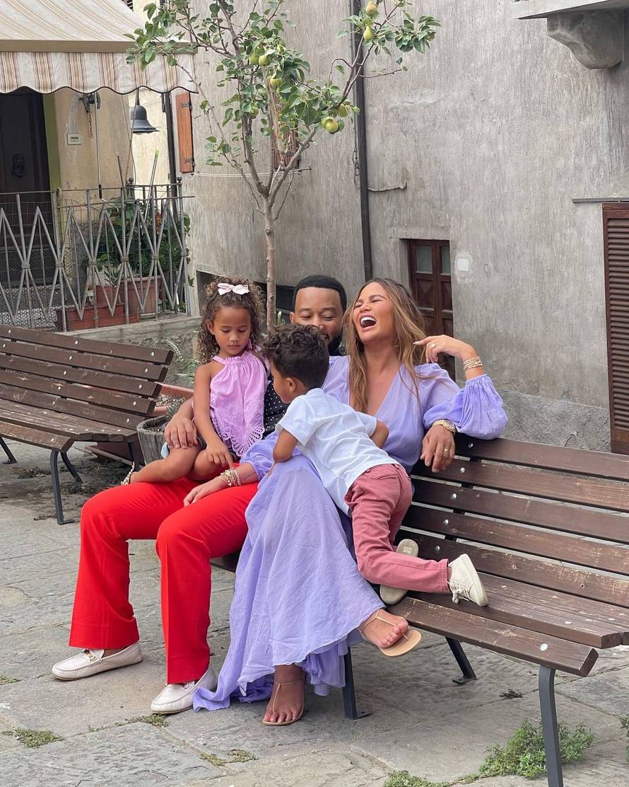John Legend pokazao najmlađu kćer: 'Ovo je naša nova ljubav!'