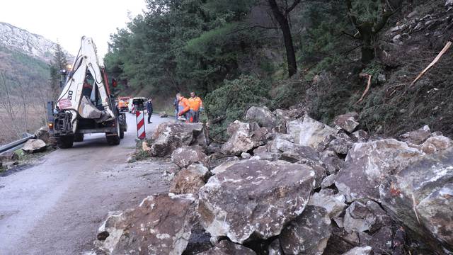 Omiš: Sanacija prometnice nakon odrona