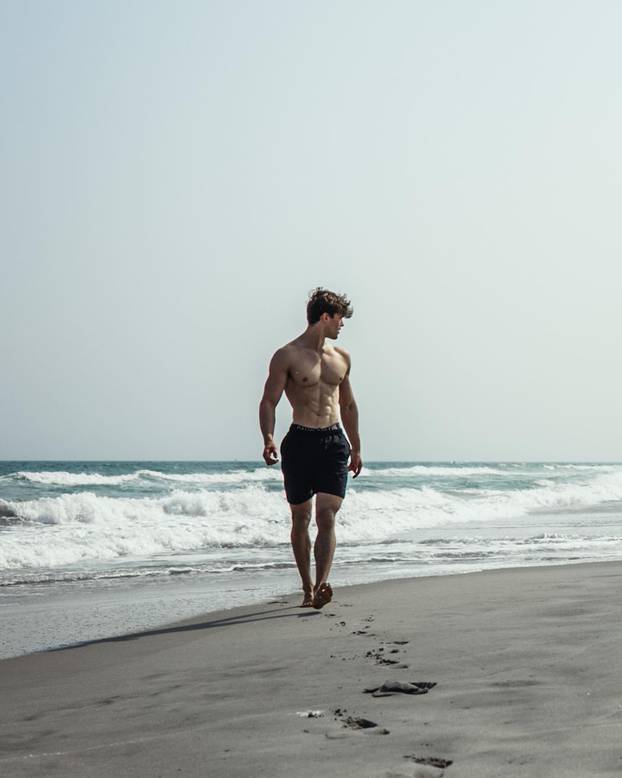 Od mršavog klinca do fitness modela i pozicije  kreativnog direktora Gymsharka