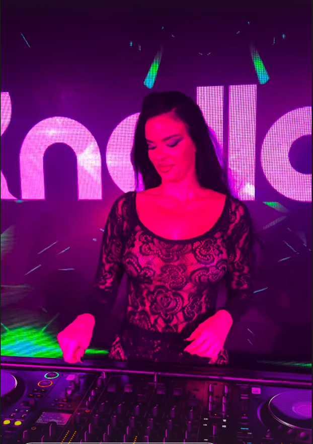 FOTO Ivana Knoll u izazovnom izdanju zaludila publiku u Houstonu: Evo u čemu nastupa