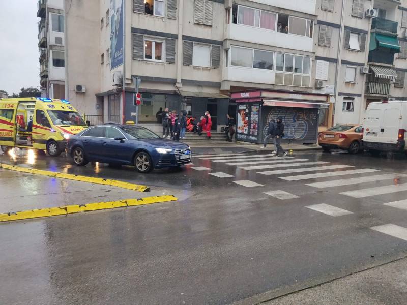 Policija uhitila dva muškarca: Na ulici u Puli pretukli starca