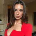 Emily Ratajkowski nosi odijela na više načina: Uz top ili košulju