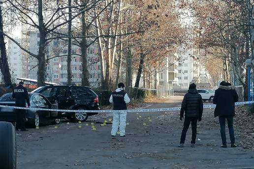 Muškarca i ženu napali puškom i pištoljem dok su čekali policiju