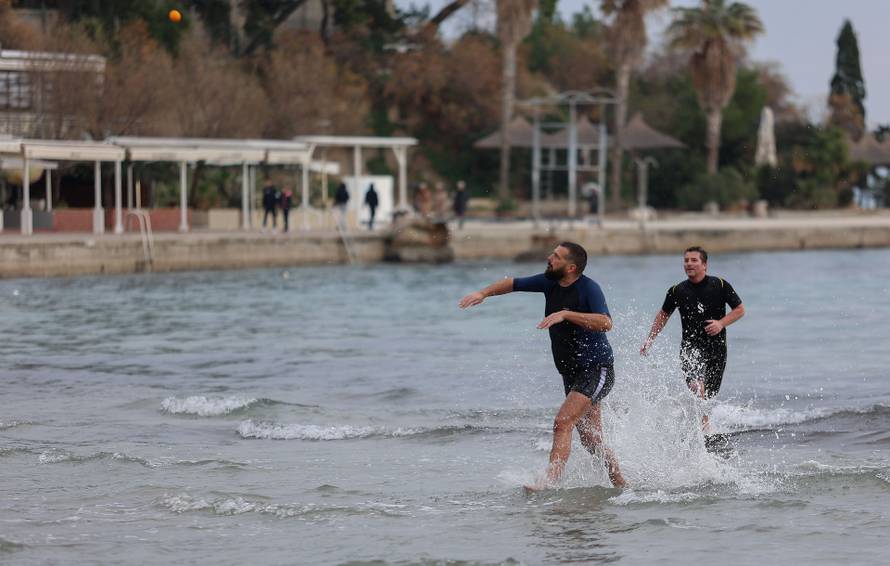 Split: Unatoč kiši na Bačvicama je bila gužva
