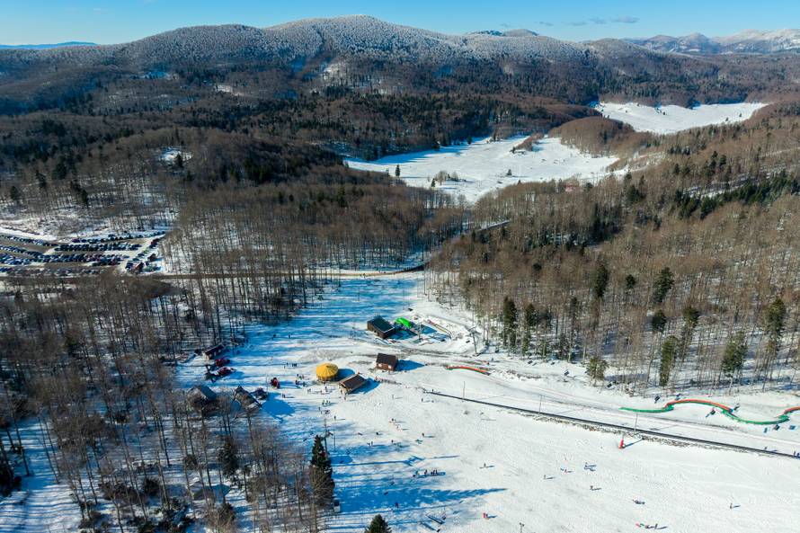 Pogled iz zraka na skijalište Platak pod snijegom
