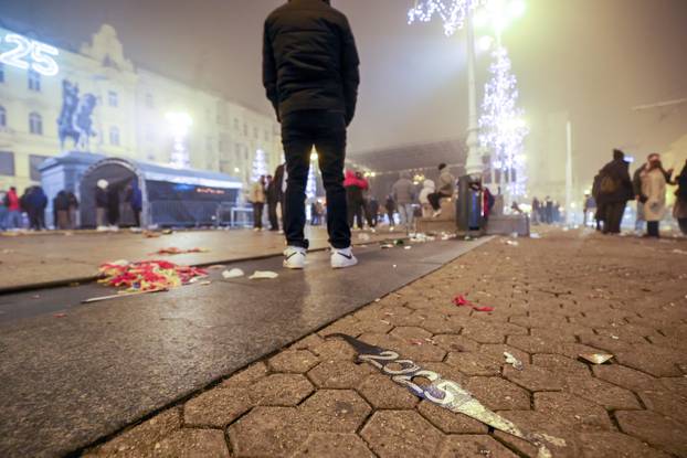 Zagreb: Nakon proslave Nove godine ostala je velika količina otpada