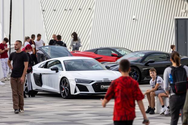Zagreb: Ispred Z Centra izložena limitirana izdanja luksuznih i supersportskih automobila
