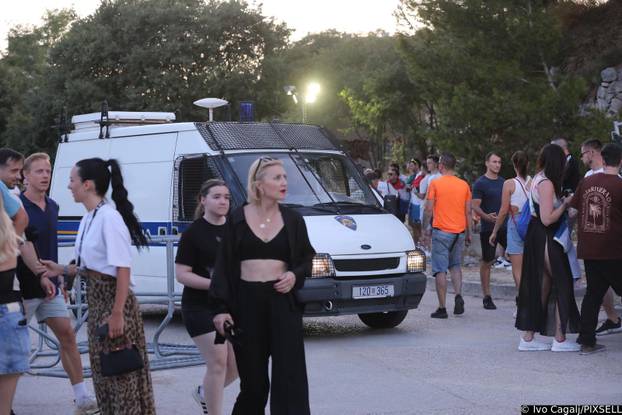 Split: Dolazak posjetitelja na stadion Park Mladeži na kojem započinje Ultra 2025.