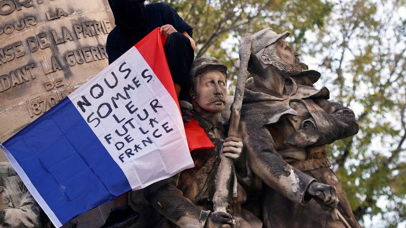 Francuzi izlaze na ulice diljem zemlje, zabranjen prosvjed u centru Pariza: 'Svi na Bastille!'