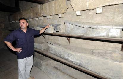 Iz muzeja ukrali sarkofage da bi ih prodali u staro željezo