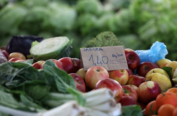 Zagreb: Cijene u eurima na tržnici u Gajnicama