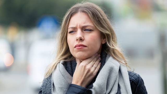 Kad prehlada napadne: Ovi će recepti ublažiti bolove u grlu