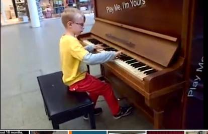 Na klaviru svira najveće skladbe, a nikad nije učio svirati