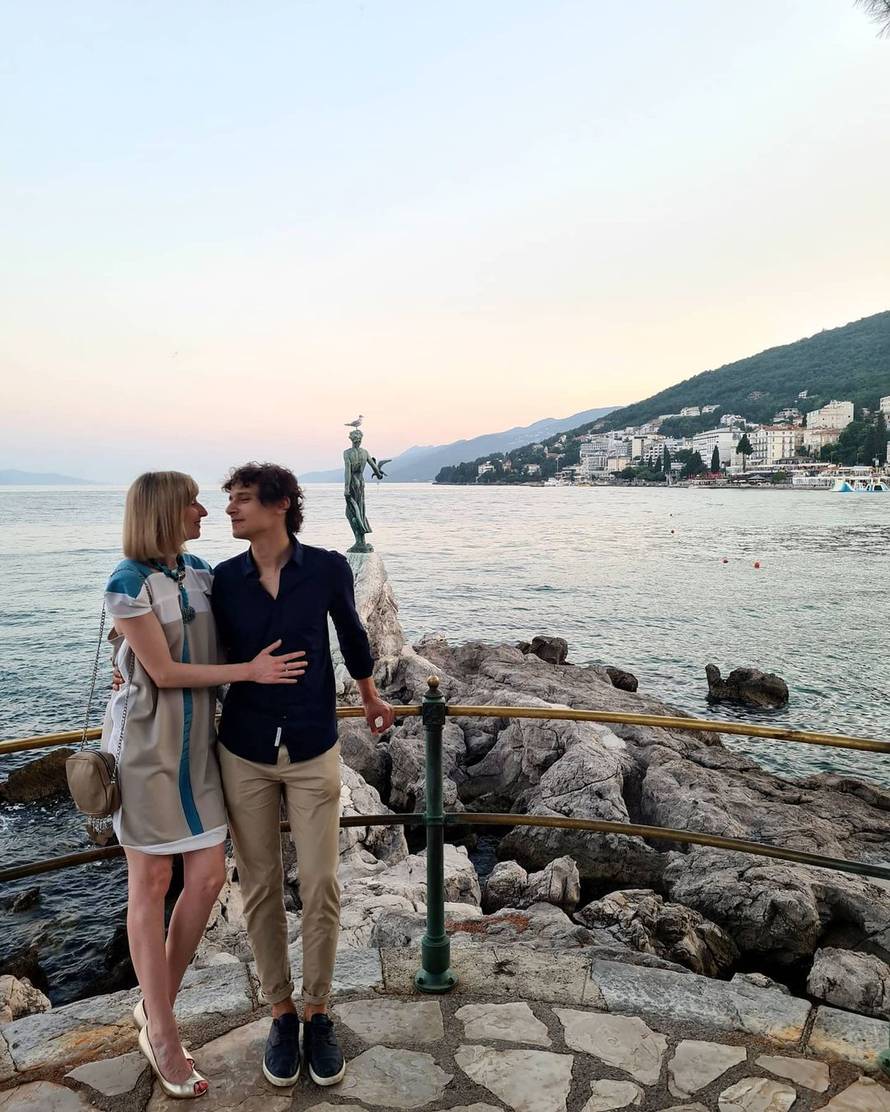 Tko pjeva zlo ne misli: Filipova bivša utjehu pronašla u Sinatri dok on za ruku drži Miju Kovačić