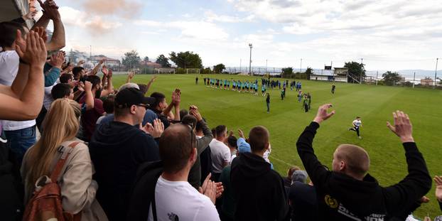 FOTO Navijačko ludilo u Rijeci! Navijači u velikom broju stigli na trening uoči dana odluke