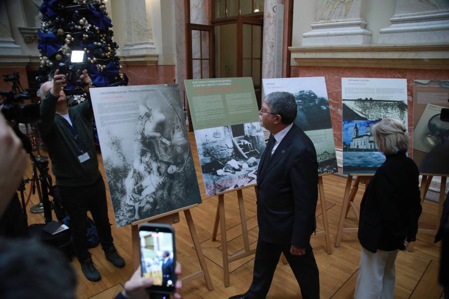 Beograd: Tonino Picula obišao  je izložbu "Jasenovac - trajna opomena" 