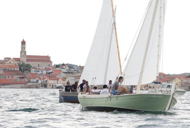 FOTO Čuvari stoljetne tradicije: Drveni brodovi utrkivali se na 'Regati za dušu i tilo' u Betini