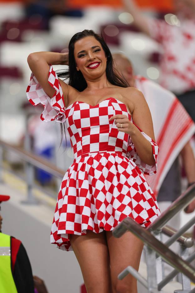 KATAR 2022 - Ivana Knoll u haljini s kockicama na utakmici Hrvatske i Kanade 