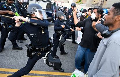 Konvoj sa 700 marinaca pred Los Angelesom, Trump prijeti da će uhititi guvernera Kalifornije