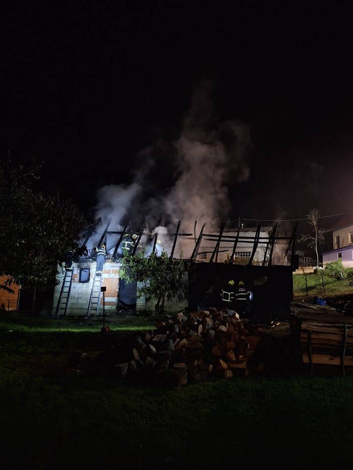 FOTO Planulo krovište, potpuno izgorio štagalj kraj Samobora