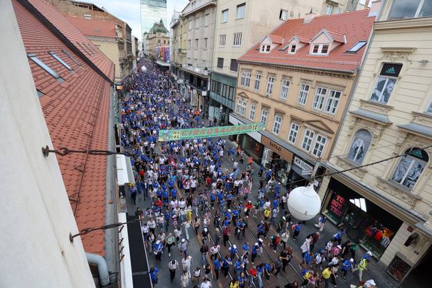 Zagreb: Povorka Antunovskog hoda na putu prema bazilici svetog Antuna Padovanskog