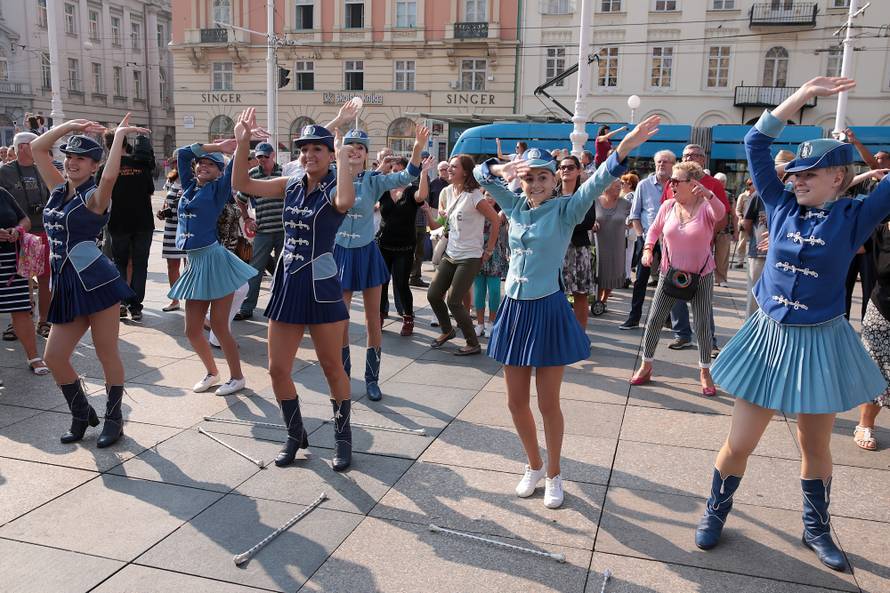 Zagrebačke mažoretkinje na Trgu proslavile 4000. nastup