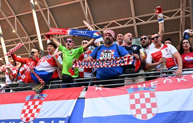Leipzig: Navija?i uo?i po?etka susreta Hrvatske i Italije u 3. kolu skupine B na Europskom prvenstvu