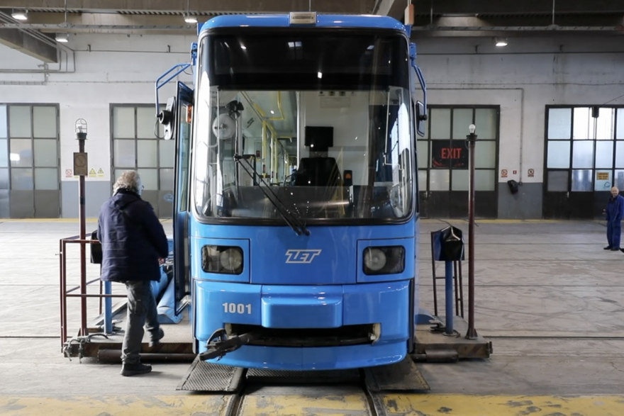 Zagreb: Prvi rabljeni tramvaj iz Njemačke stigao u garažu ZET-a