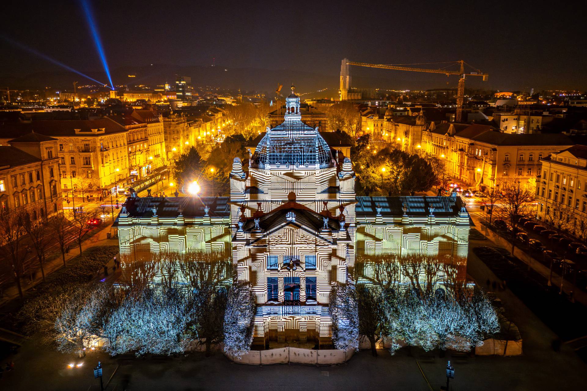 Zagreb: Pogled iz zraka na Umjetnički paviljon osvijetljen tijekom Festivala svjetla