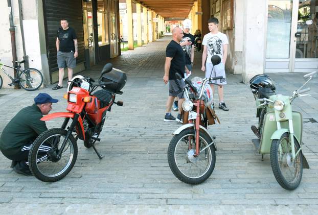 Sisak: Oldtimer klub Sisak organizirao 7. Tomos susret