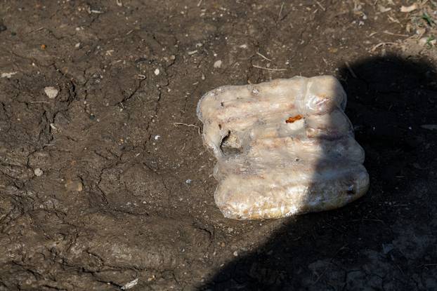 Zagreb: Sendviči i peciva razbacani po Bundeku šest dana nakon Thompsonovog koncerta