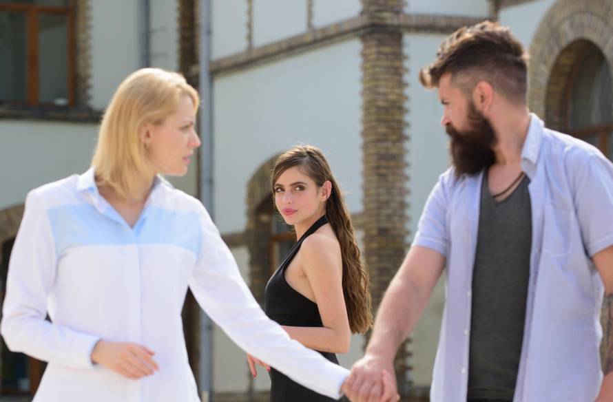 Ja sam jedna od 10 djevojaka koje moj dečko ima, ali sigurno ću mu baš ja biti 'ona prava'