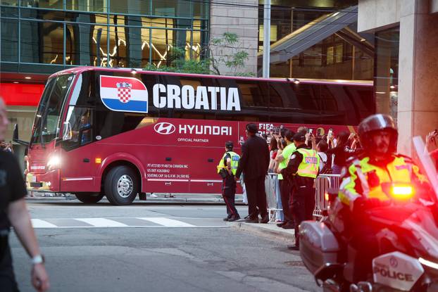 SP 2026 Toronto: Hrvatska reprezentacija stigla u Toronto gdje su ih ispred hotela Omni King Edward dočekali navijači