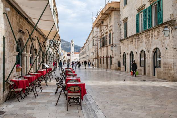 Gradske ulice u Dubrovniku praznije su nego inače