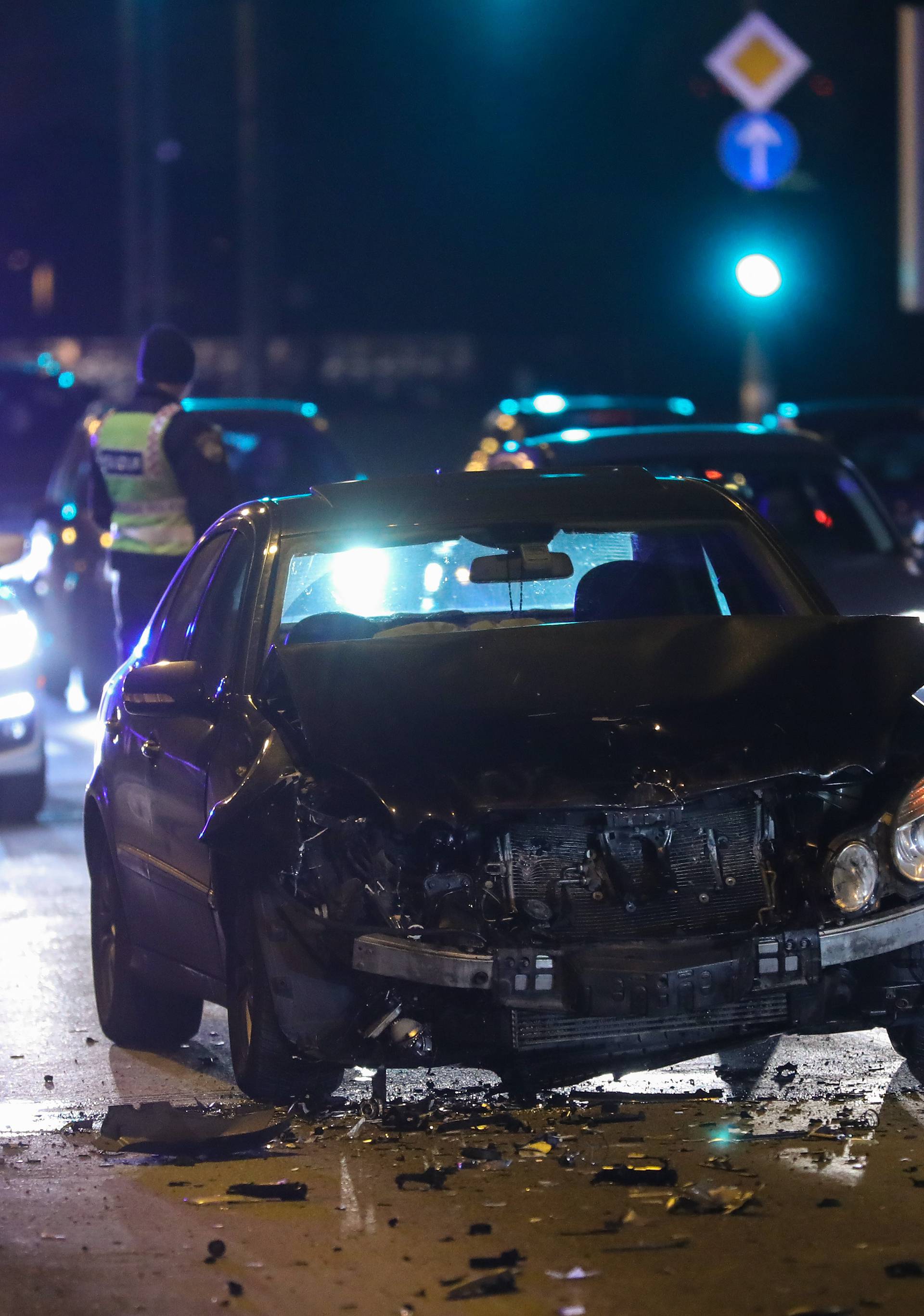 Zagreb: Dvije osobe ozlijeÄene u lanÄanom sudaru tri autoobila u Ilici