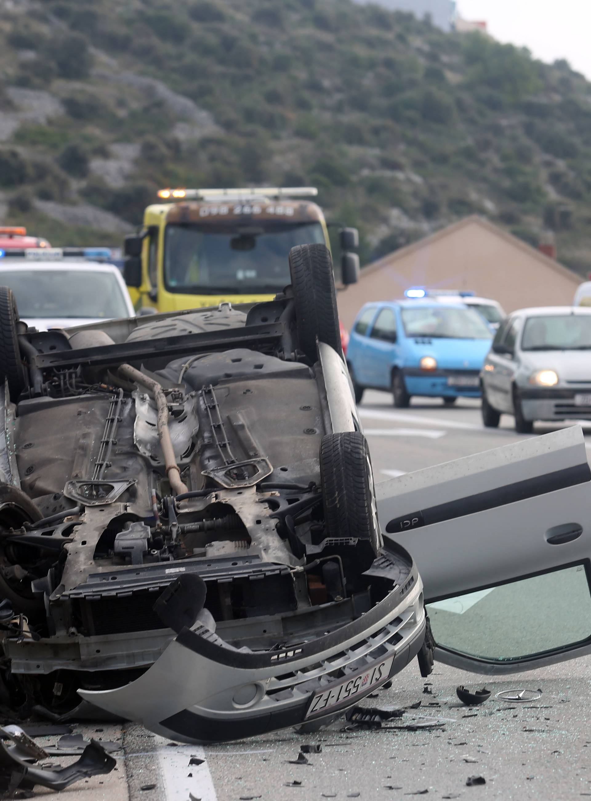 Å ibenik: U prometnoj nesreÄi jedno vozilo zavrÅ¡ilo na krovu