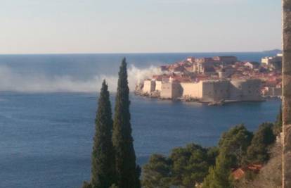 Dubrovnik: Gori potkrovlje kuće u staroj gradskoj jezgri