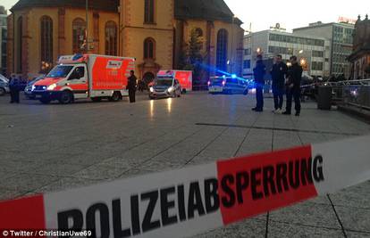 Panika u Frankfurtu: Manijak nožem izbo četvero i pobjegao