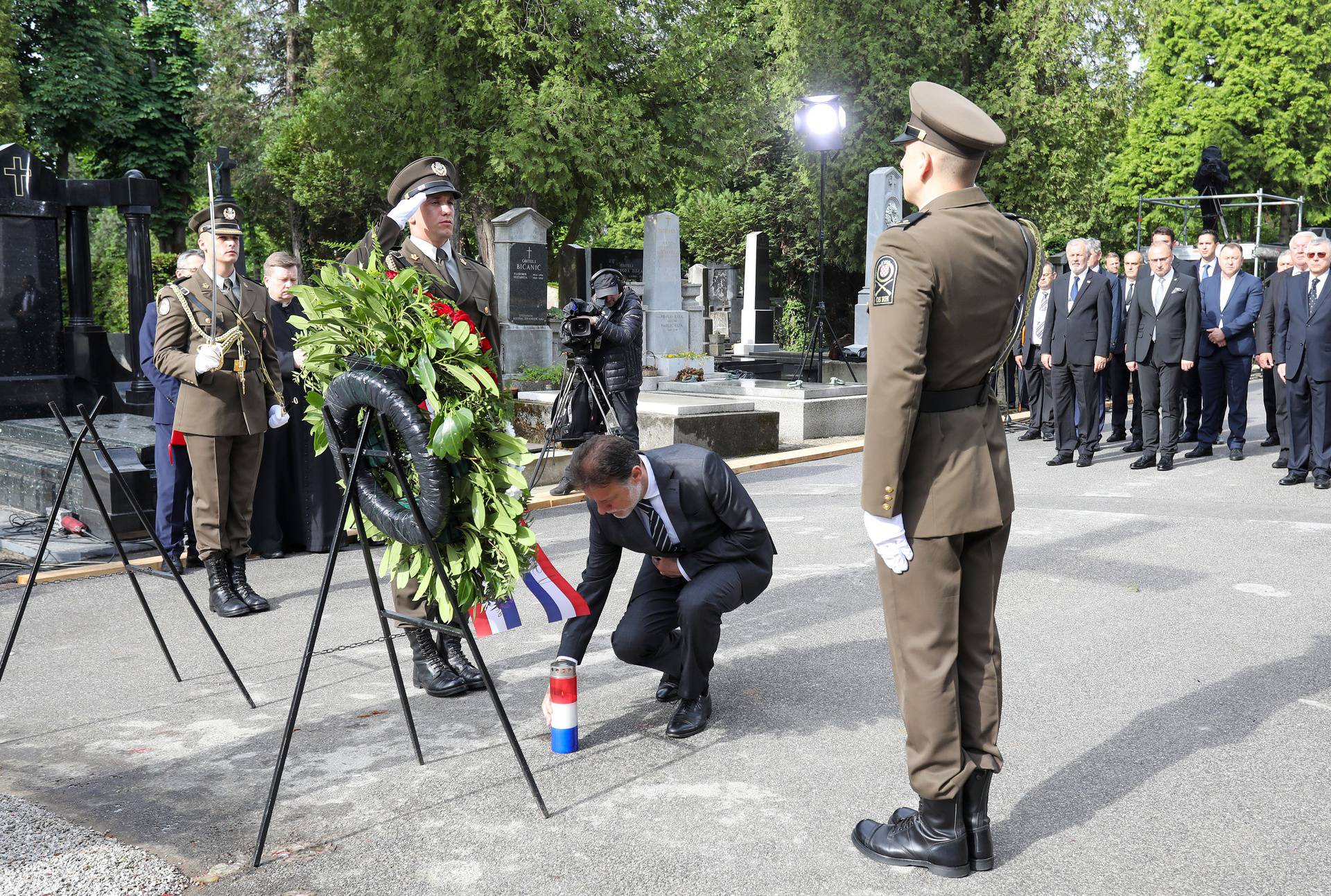 Zagreb: Polaganje vijenaca na Mirogoju povodom 77. obljetnice Bleiburga