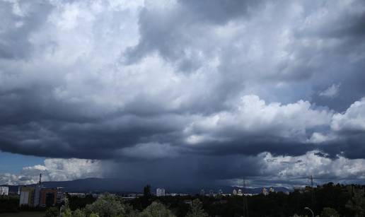 FOTO Pogledajte tmurne oblake iznad Zagreba: Prekrili su cijeli grad, sprema se nevrijeme