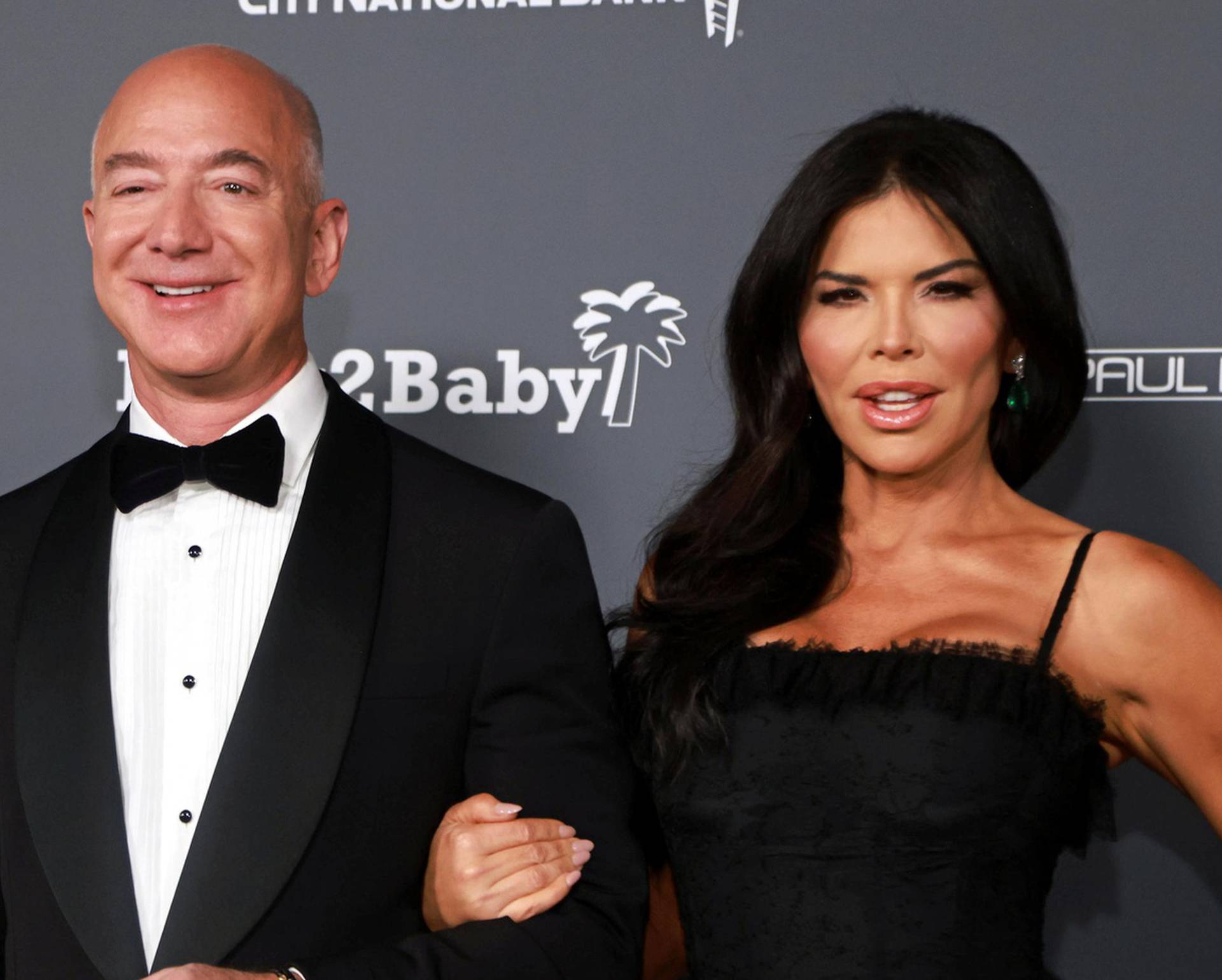 Bezos sa zaručnicom stigao u St. Tropez: Očito je da se tjednima nije 'zaglađivala' otkad plove...