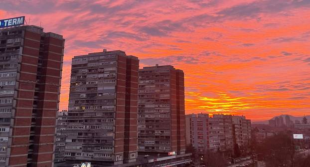 FOTO Prekrasan zalazak Sunca u Zagrebu obojio je nebo u rozo