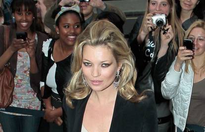 Zanosna Kate Moss - rock chic glamur bez imalo konkurencije 