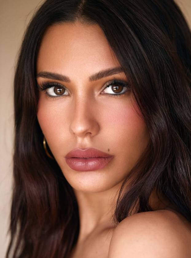 FOTO Svojim seksi tijelom mami nevjerne muškarce i onda ih javno razotkriva: 'Prijete mi'