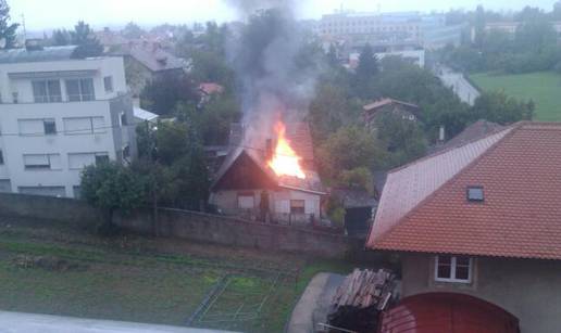 Vatrogasci su ugasili požar krova na zagrebačkoj Šalati