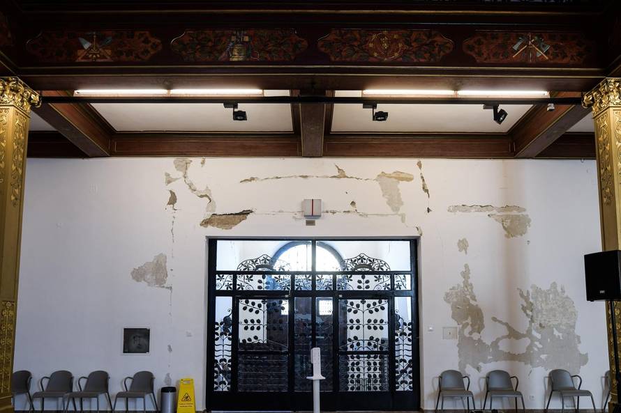 Izložba 'Od potresa do potresa' u Muzeju za umjetnost i obrt...