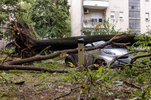 Olujno nevrijeme poharalo Mostar 