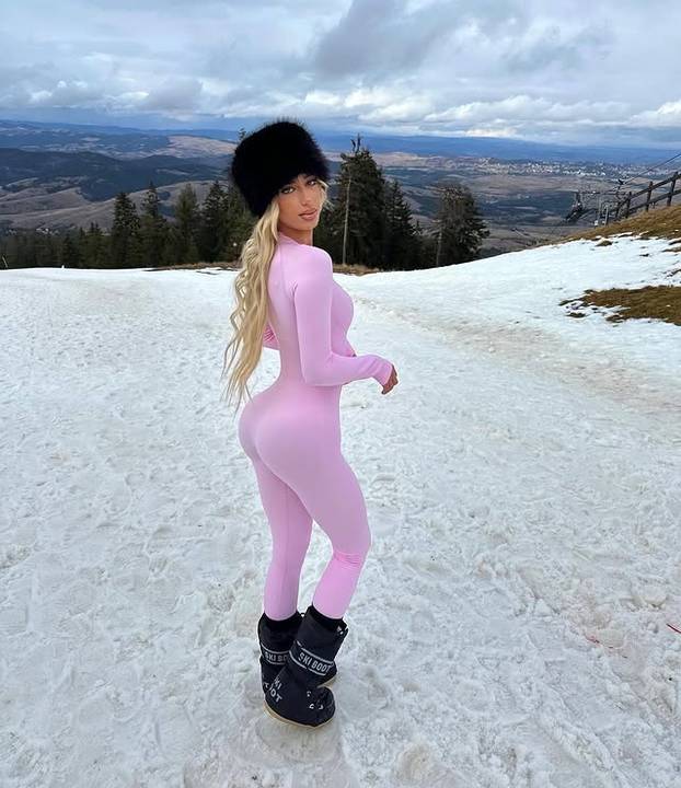 FOTO Kakve fotke! Pogledajte zavidnu liniju Lare - naše domaće fitness influencerice