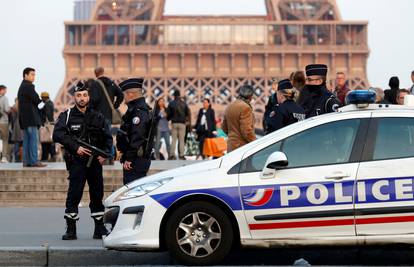 Francuzi evakuirali biralište zbog sumnjivog automobila