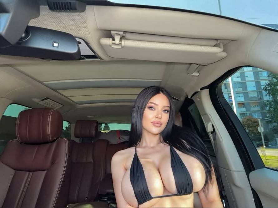 Claudia u uskom ski odijelu pokazala više od snježnih vještina: Imala i nezgodu